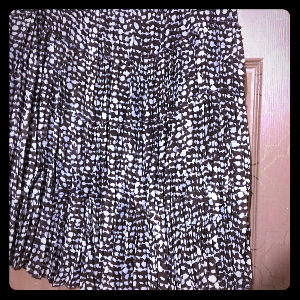 Mid length skirt